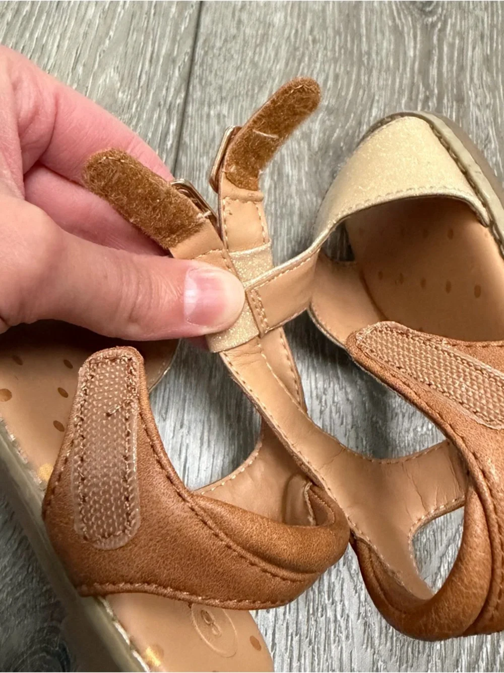 CAT AND JACK T STRAP HOOK AND LOOP CLOSURE SANDALS BROWN SPARKLE GOLD TODDLER 8